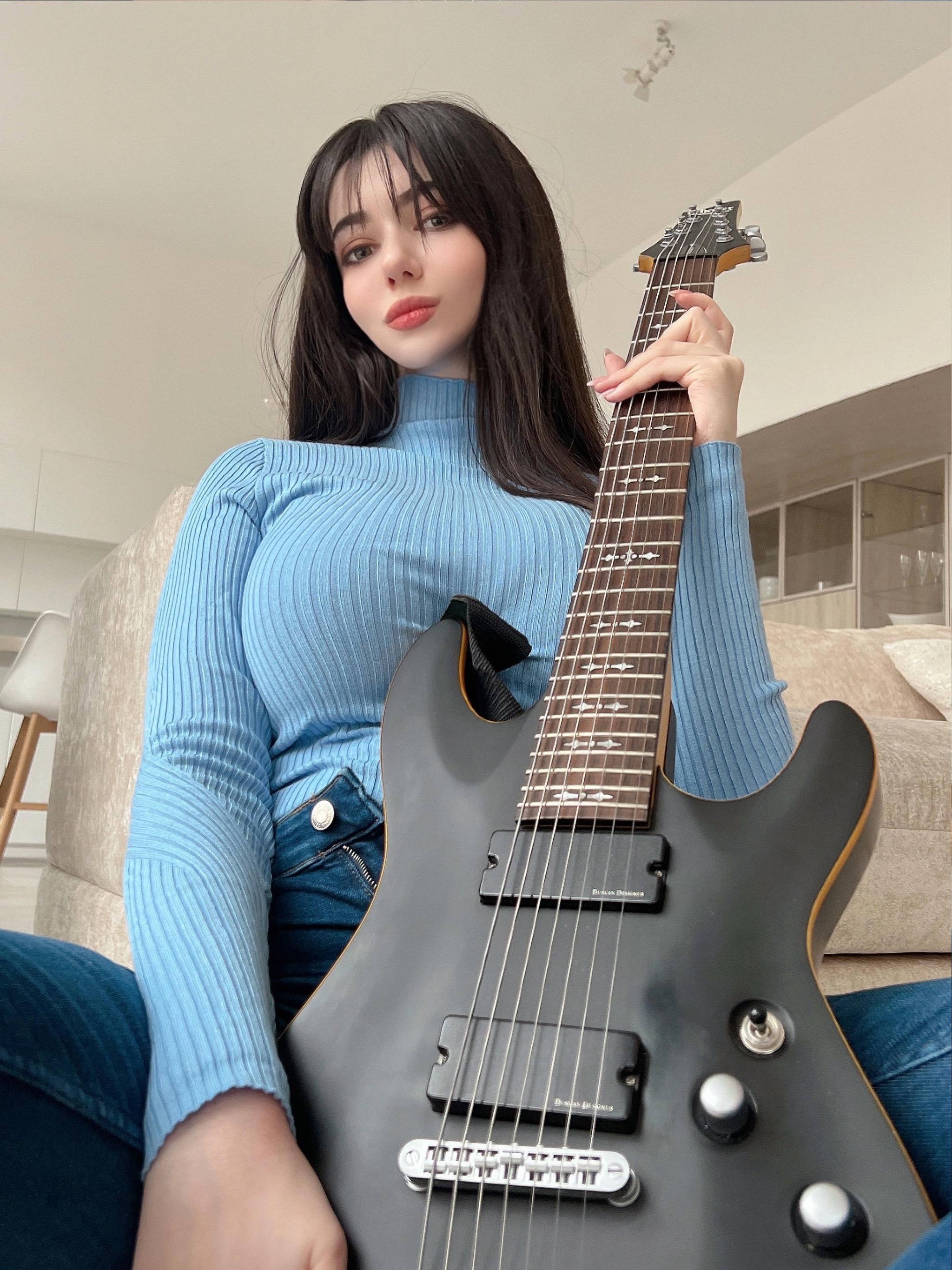 Alina Becker - NO.002 Guitar Sister[40P]-XikXak